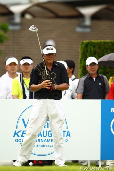 2012年 VanaH杯KBCオーガスタゴルフトーナメント 初日 尾崎将司 やっぱりジャンボさんは芥屋が似合いますなぁ。麦藁帽・短パン・ハイソックス・・・久々に見たいです