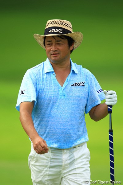 2012年 VanaH杯KBCオーガスタゴルフトーナメント 2日目 横田真一 麦藁帽が良くお似合いです。この暑さなら被りたくなる気持ちもわかります