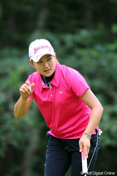 2012年 ニトリレディス 初日 成田美寿々 現役女子大生の成田美寿々が2位タイの好発進。現在はゴルフに専念し休学中