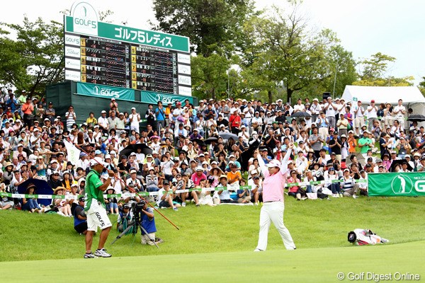 2012年 ゴルフ5レディスプロゴルフトーナメント 最終日 アン・ソンジュ 最終18番をバーディで締めて勝利を確信したアン・ソンジュ