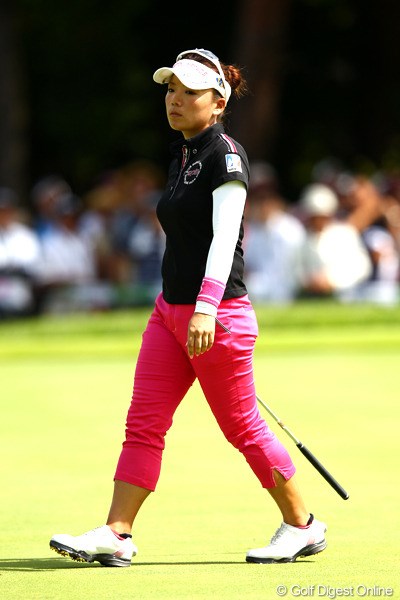 2012年 ゴルフ5レディスプロゴルフトーナメント 最終日 有村智恵 2日目最終ホールのダブルボギーが響いたか。。有村は2打差の3位タイに終わる