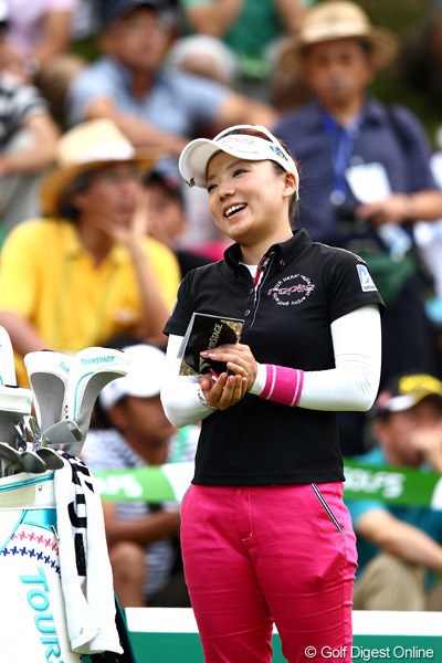 2012年 ゴルフ5レディスプロゴルフトーナメント 最終日 有村智恵 スタート前はこんなに良い笑顔だったのにね・・・