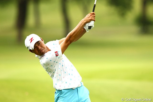 遅咲きのルーキー 佐藤祐樹が単独首位発進 遼は36位 国内男子ツアー Jgto Gdo ゴルフダイジェスト オンライン