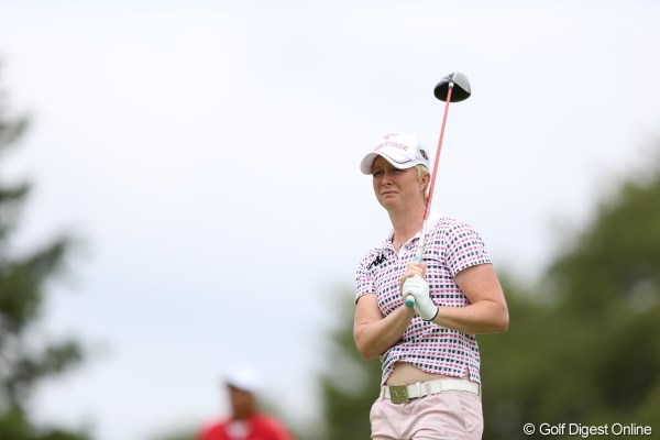 2012年 日本女子プロゴルフ選手権大会コニカミノルタ杯 初日 タミー・ダーディン 出てそうで出てないヘソ。