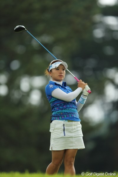 2012年 日本女子プロゴルフ選手権大会コニカミノルタ杯 初日 有村智恵 ティショットに苦しみながらも、5つのバーディを奪い6位発進とした有村智恵