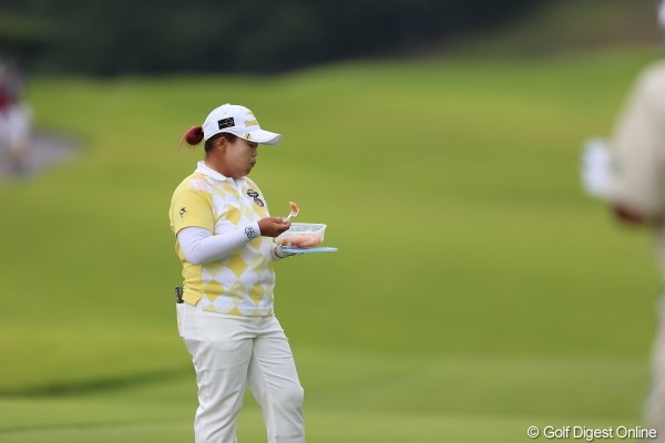 2012年 日本女子プロゴルフ選手権大会コニカミノルタ杯 2日目  アン・ソンジュ ちょっとの間でもアナタと離れたくないの。ガマンできないもの。