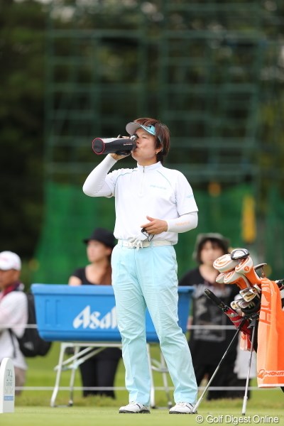 2012年 日本女子プロゴルフ選手権大会コニカミノルタ杯 2日目  コウ・ウスン のまなきゃやってられないわよ。