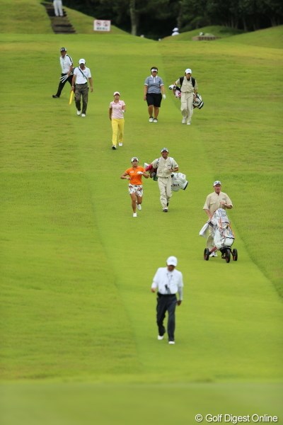 2012年 日本女子プロゴルフ選手権大会コニカミノルタ杯 3日目 イ・ボミ 今週はのろのろプレイしてるとすぐイエローカード出ちゃうの。だから急ご！