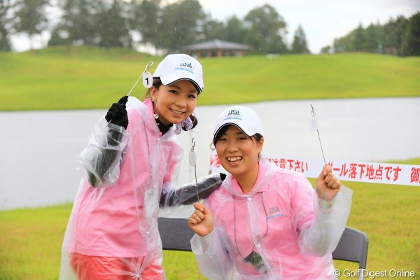 2012年 日本女子プロゴルフ選手権大会コニカミノルタ杯 3日目 ルーキー 今日も朝イチから雨の中頑張ってまーす！