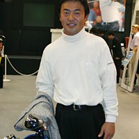 ヨネックスのブースでは、今年から契約を結んだ米山剛プロが姿を現した ジャパンゴルフフェア2003 2日目 米山剛