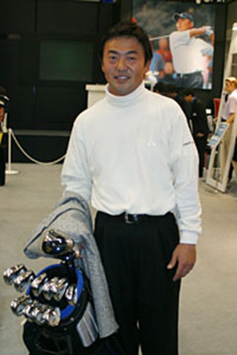ヨネックスのブースでは、今年から契約を結んだ米山剛プロが姿を現した ジャパンゴルフフェア2003 2日目 米山剛