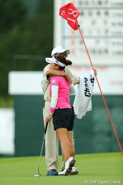 2012年 日本女子プロゴルフ選手権大会コニカミノルタ杯 最終日 有村智恵 小田キャディ