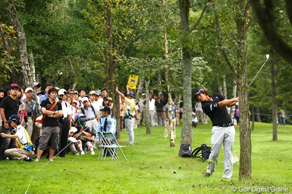 2012年 ANAオープンゴルフトーナメント 初日 石川遼 トラブルショット？このぐらいはトラブルにはなりません。