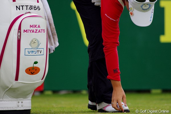 2012年 全英リコー女子オープン 初日 宮里美香 バッグにもボールにも“みかんちゃん”が描かれています