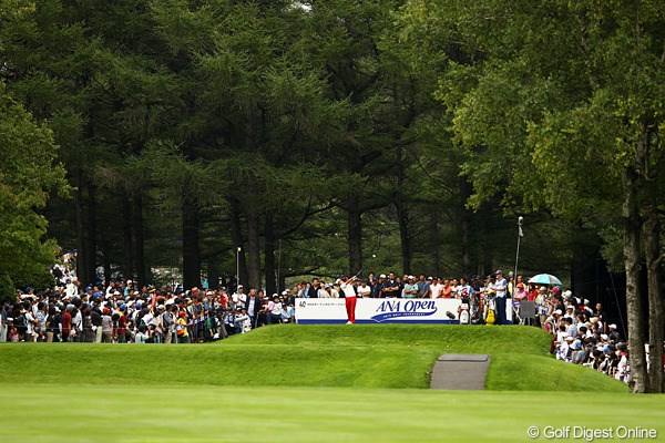 2012年 ANAオープンゴルフトーナメント 最終日 石川遼 15番ティ。遼くんの組は相変わらずギャラリーが多いですよ