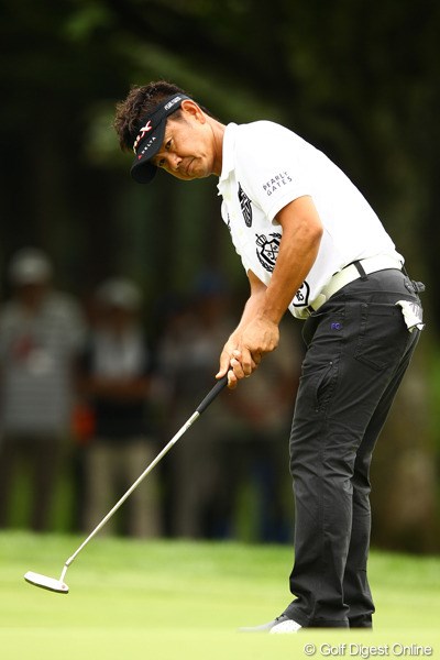2012年 ANAオープンゴルフトーナメント 最終日 藤田寛之 終盤は上位陣が崩れる展開だったが、藤田寛之は確実なプレーを最後まで続けて今季3勝目を挙げた。