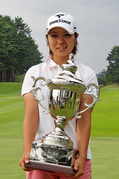 今年プロテストに合格したばかりの比嘉真美子がプロ初優勝！（画像提供：日本女子プロゴルフ協会）