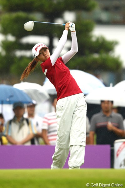 2012年 ミヤギテレビ杯ダンロップ女子オープンゴルフトーナメント 初日 岸部桃子 福島で被災者として苦しい時期を過ごしながら今年のプロテスト一発合格のルーキー
