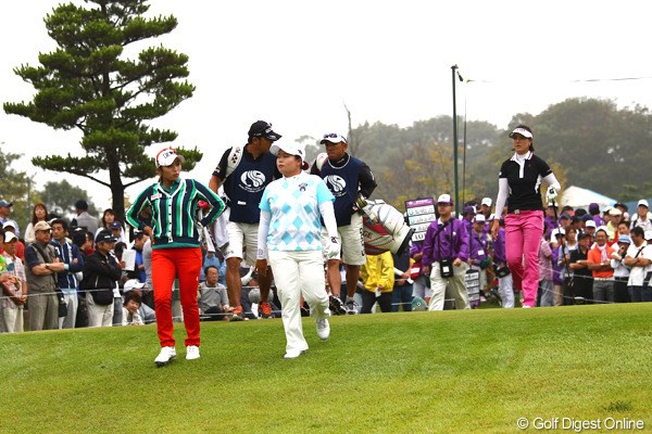 2012年 ミヤギテレビ杯ダンロップ女子オープンゴルフトーナメント 2日目 イ・ボミ アン・ソンジュ 全美貞 この韓国勢同士の組み合わせに急遽ギャラリー整理がつくほど大人気