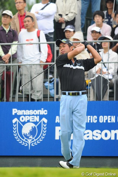2012年 アジアパシフィックオープンゴルフチャンピオンシップ パナソニックオープン 最終日 池田勇太 裏街道スタートで、前半4つスコアを伸ばして意地を見せました。綾田紘子プロがギャラリーに混じって応援してはりました。26位T