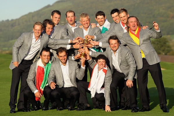 2012年 WORLD ライダーカップ 2010年大会を制した欧州選抜メンバー。彼らの強さ、欧州ツアーの強みとは何なのか？（Andy Lyons/Getty Images）