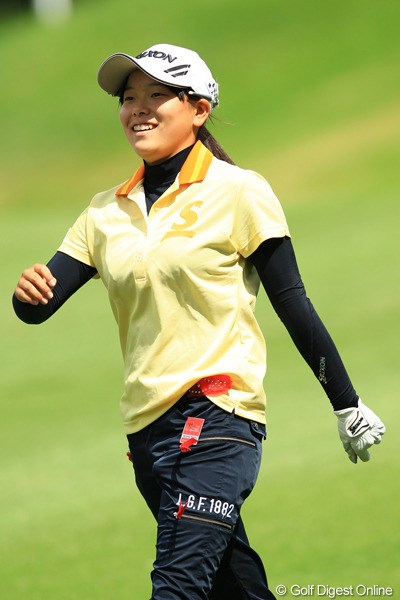 2012年 日本女子オープンゴルフ選手権競技 初日 勝みなみ 1998年生まれって・・・まだ中学生2年生ですって。初々しい笑顔で楽しそうにラウンド。アマチュアトップの1オーバー12位タイです。