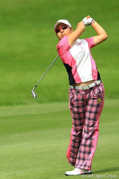 2012年 日本女子オープンゴルフ選手権競技 2日目 宮里美香 強風の中でも正確なショットは健在。大きな崩れなく上位に留まった宮里美香