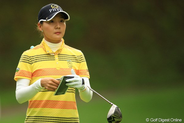 2012年 日本女子オープンゴルフ選手権競技 2日目 金ナリ カメラマン癒しの存在のナリちゃんは、今日も安定したゴルフで単独3位です。