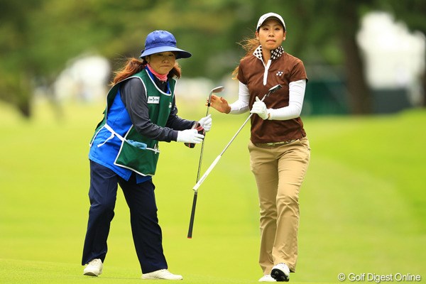 2012年 日本女子オープンゴルフ選手権競技 2日目 若林舞衣子 この日ただ1人となるイーブンで回った若林舞衣子が25位から6位に急浮上