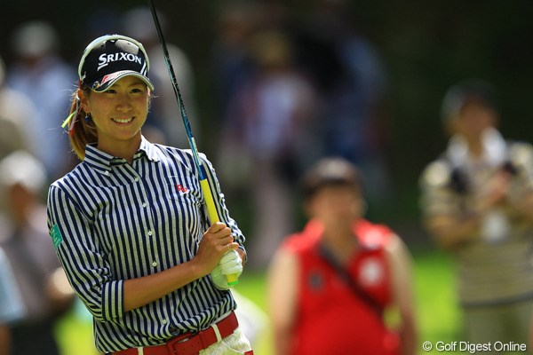 2012年 日本女子オープンゴルフ選手権競技  3日目 木戸愛 今週はショットの後に笑顔ばかりこぼれます。調子が良い証拠ですよね。