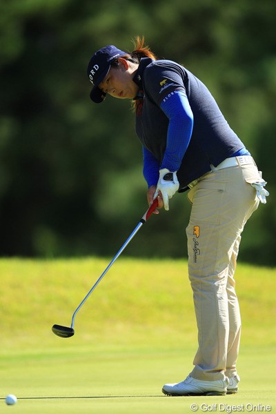 2012年 日本女子オープンゴルフ選手権競技  3日目 フォン・シャンシャン 前半はパットのタッチが合わず2ボギー。木戸愛に首位に並ばれて最終日を迎えるフォン・シャンシャン
