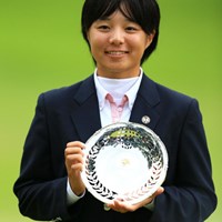 篠原真里亜と3ホールに及ぶプレーオフを制し、ローアマ獲得です。 2012年 日本女子オープンゴルフ選手権競技 最終日 永峰咲希
