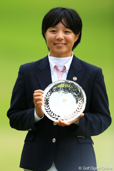 2012年 日本女子オープンゴルフ選手権競技 最終日 永峰咲希 篠原真里亜と3ホールに及ぶプレーオフを制し、ローアマ獲得です。