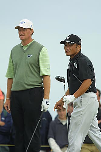 10年前の再来！？ G.ノーマンが2位スタート！！タイガー、そして日本勢は波乱の幕開けとなった
