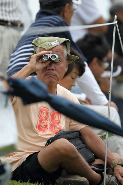 2012年 日本オープンゴルフ選手権競技 初日 ギャラリー ん？目の間隔近くない？