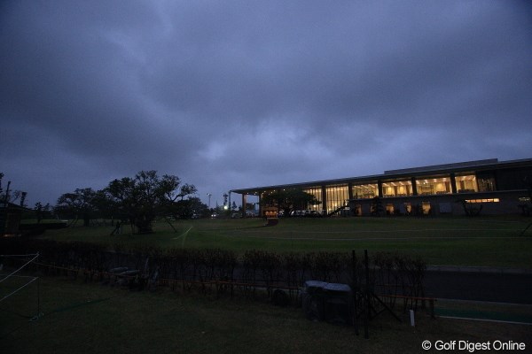 2012年 日本オープンゴルフ選手権競技 2日目  クラブハウス 今日はこんな感じの時間にゲームセット。
