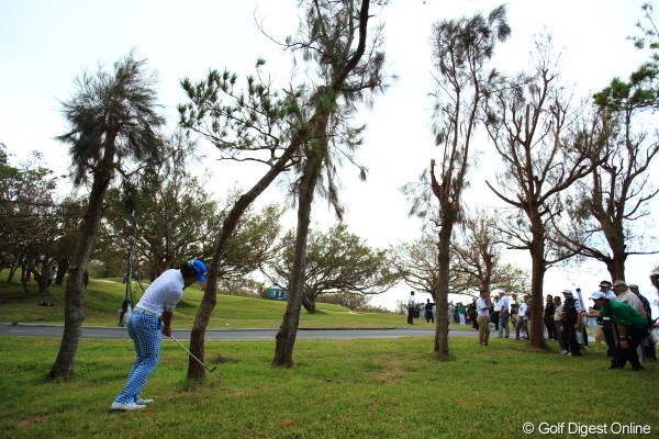 2012年 日本オープンゴルフ選手権競技 2日目 石川遼 このアプローチ、相当難しいのにグリーンにのせた。。。すご！