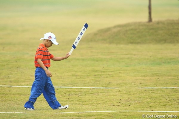 2012年 日本オープンゴルフ選手権競技 3日目 ボランティア うるさい大人を静めるのは楽じゃないわ。