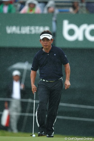 2012年 日本オープンゴルフ選手権競技 3日目 平塚哲二 最終組を迎えたのは突然の雨。