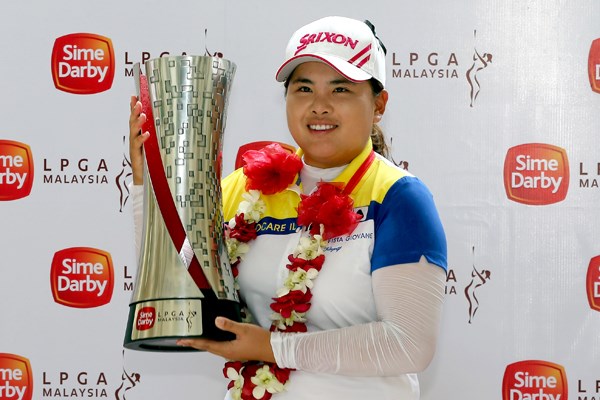 2012年 サイム・ダービー LPGA マレーシア 最終日 朴仁妃 同郷のチェ・ナヨンを逆転！米ツアー今季2勝目を手にした朴仁妃（Stanley Chou /Getty Images）