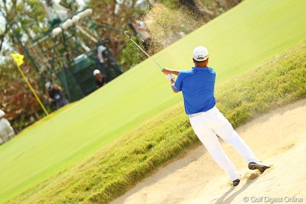 2012年 日本オープンゴルフ選手権競技 最終日 小田孔明 やっと晴れた最終日。バンカーの砂も綺麗に見える。