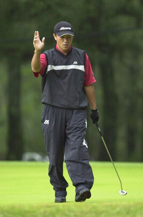 我慢のラウンドで逆転を狙う佐藤 2002年 日本オープンゴルフ選手権競技 3日目 佐藤信人