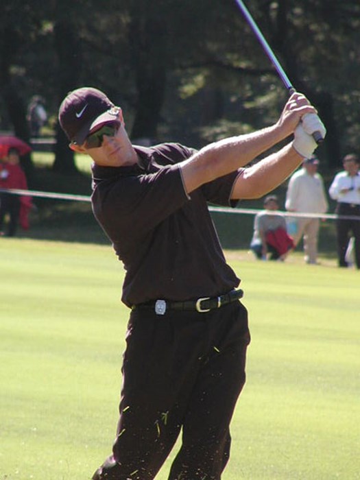 ナイキのウェアで色は黒。さらにサングラスときたら、やっぱり強そうに見える。 2002年 ブリジストンオープンゴルフトーナメント 最終日 スコット・レイコック