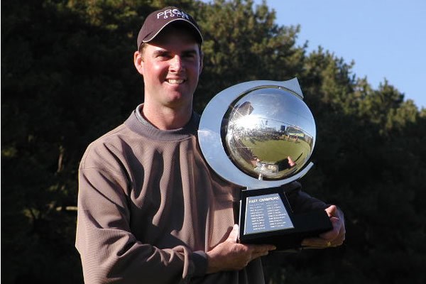 2002年 カシオワールドオープンゴルフトーナメント 最終日 デビッド・スメイル 今年ツアー2勝目を挙げたデビッド・スメイル