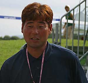 2002年 日本ゴルフツアー選手権イーヤマカップ 最終日 井上コーチ 佐藤を支えつづけた井上コーチ