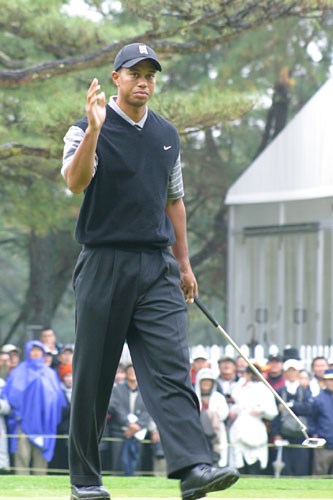 2002年 ダンロップフェニックストーナメント 初日 タイガー・ウッズ