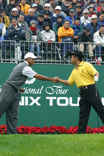 2002年 ダンロップフェニックストーナメント 2日目 片山晋呉＆タイガー・ウッズ