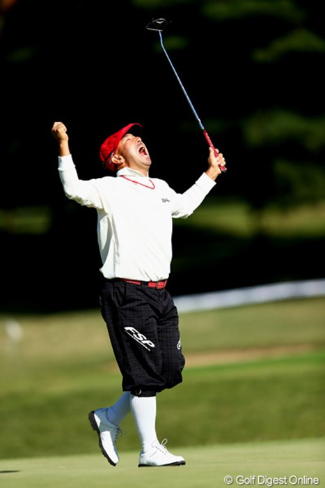 18番バーディで締めてファンサービス 6アンダートップタイ 2012年 ブリヂストンオープンゴルフトーナメント 2日目 すし石垣