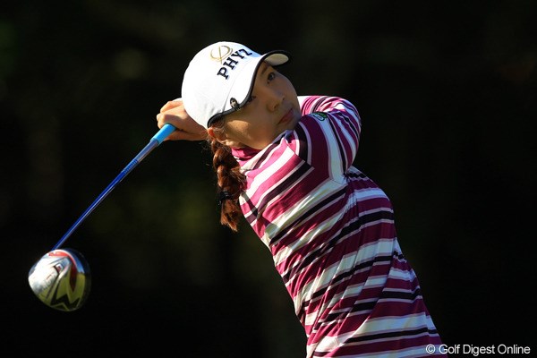 2012年 樋口久子 森永製菓ウイダーレディス 初日 金ナリ 安定したゴルフで首位と1打差の好スタートです。