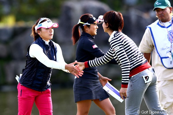 2012年 伊藤園レディスゴルフトーナメント 初日 有村智恵 初日、有村、森田、藤本の人気3人組が同組でラウンド、さて3人のスコアも気になります